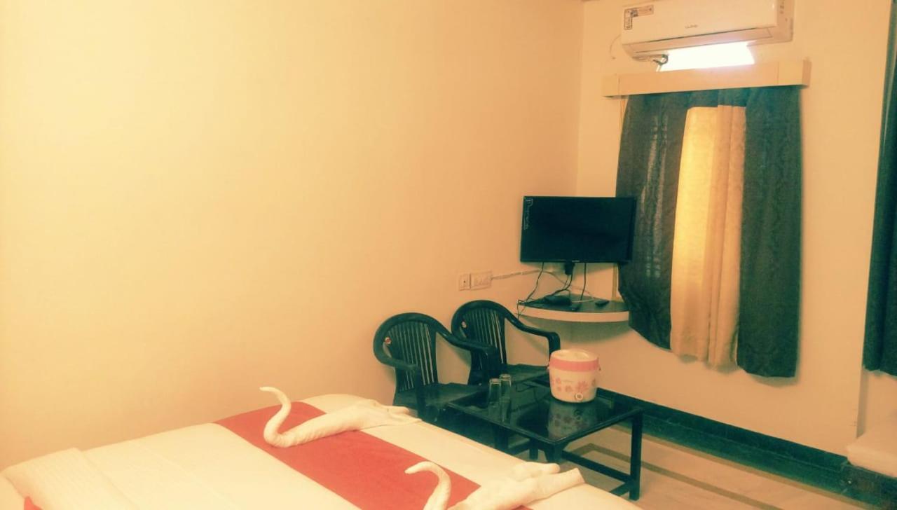 Hotel Rajkamal International Udaipur Ngoại thất bức ảnh