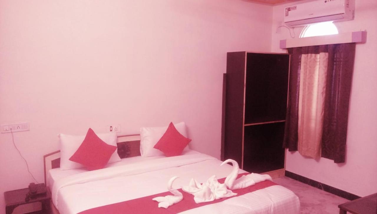 Hotel Rajkamal International Udaipur Ngoại thất bức ảnh