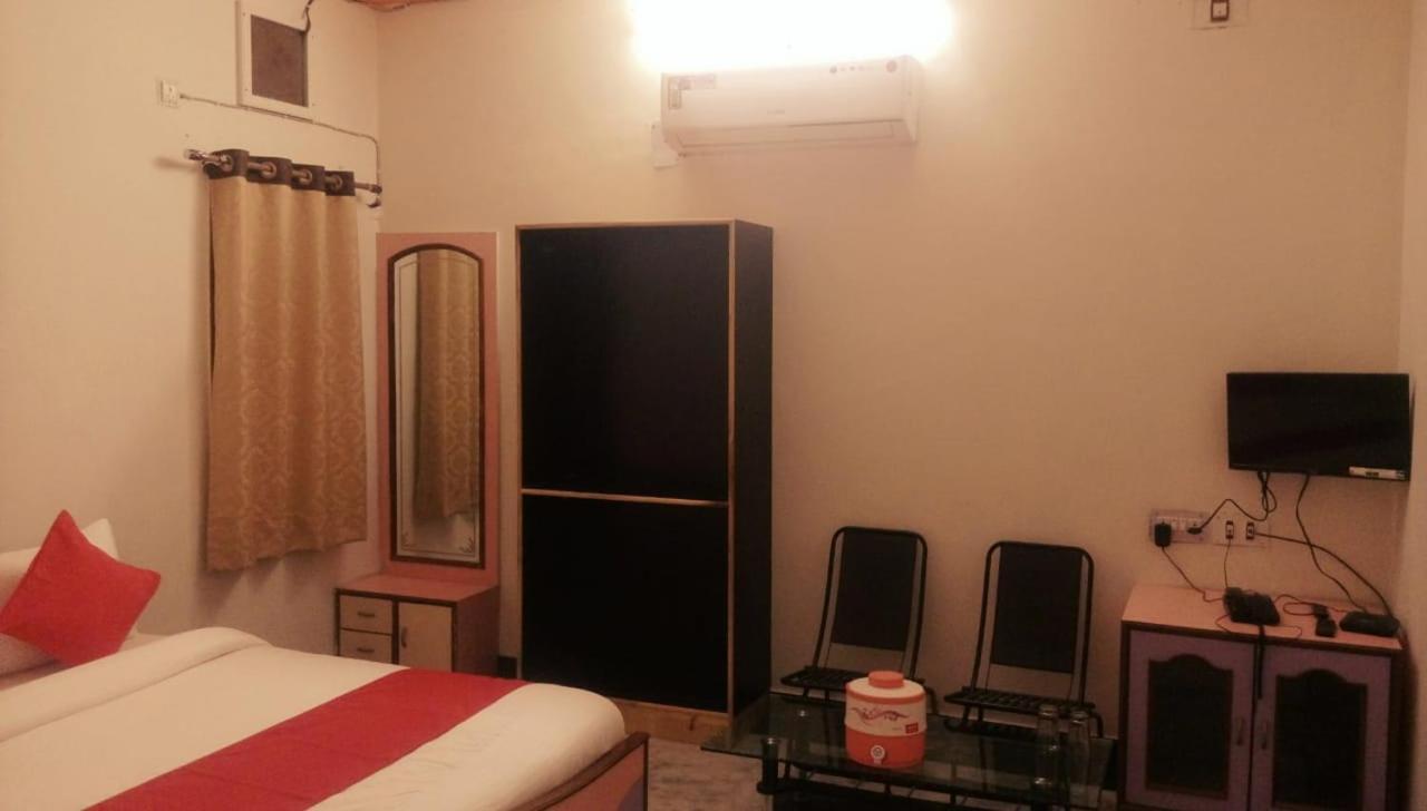 Hotel Rajkamal International Udaipur Ngoại thất bức ảnh